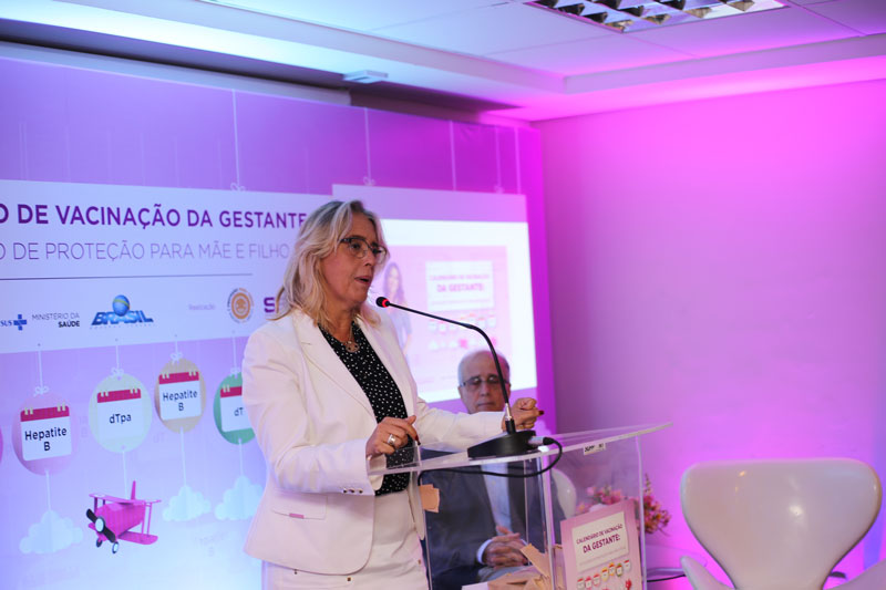 A presidente da SBIm, Isabella Ballalai, falou sobre as diferentes vacinas recomendadas às gestantes.